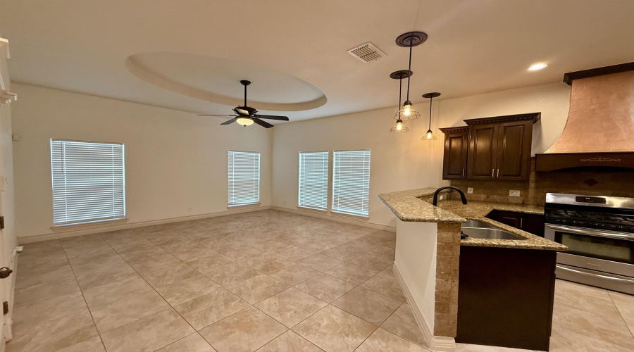 10523 Bear Creek Dr, Laredo, Texas 78045, 4 Bedrooms Bedrooms, 7 Rooms Rooms,3 BathroomsBathrooms,Residential,For Rent,10523 Bear Creek Dr,20254729