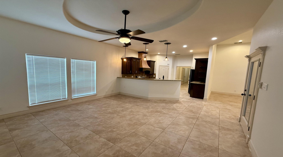 10523 Bear Creek Dr, Laredo, Texas 78045, 4 Bedrooms Bedrooms, 7 Rooms Rooms,3 BathroomsBathrooms,Residential,For Rent,10523 Bear Creek Dr,20254729