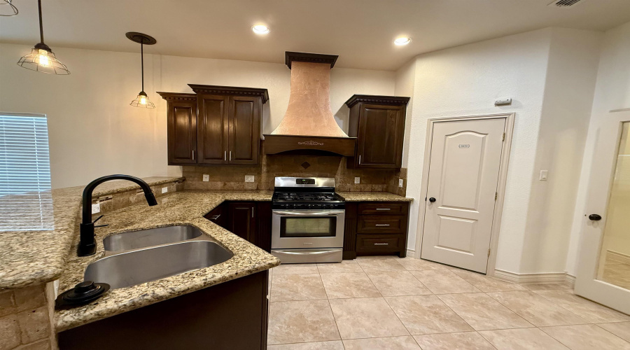 10523 Bear Creek Dr, Laredo, Texas 78045, 4 Bedrooms Bedrooms, 7 Rooms Rooms,3 BathroomsBathrooms,Residential,For Rent,10523 Bear Creek Dr,20254729