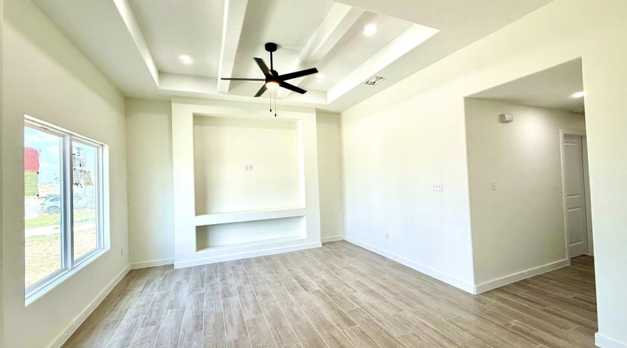 1639 Bilbao Dr., Laredo, Texas 78046, 3 Bedrooms Bedrooms, 5 Rooms Rooms,2 BathroomsBathrooms,Residential,For Sale,1639 Bilbao Dr.,20254730