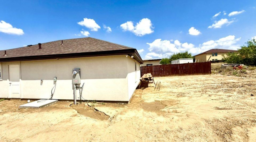 1639 Bilbao Dr., Laredo, Texas 78046, 3 Bedrooms Bedrooms, 5 Rooms Rooms,2 BathroomsBathrooms,Residential,For Sale,1639 Bilbao Dr.,20254730