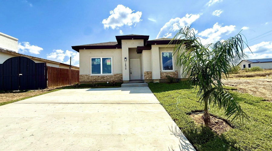 1639 Bilbao Dr., Laredo, Texas 78046, 3 Bedrooms Bedrooms, 5 Rooms Rooms,2 BathroomsBathrooms,Residential,For Sale,1639 Bilbao Dr.,20254730