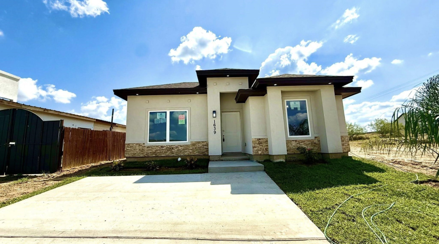 1639 Bilbao Dr., Laredo, Texas 78046, 3 Bedrooms Bedrooms, 5 Rooms Rooms,2 BathroomsBathrooms,Residential,For Sale,1639 Bilbao Dr.,20254730
