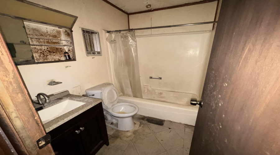 128 Franklin St, LAREDO, Texas 78041-6471, 3 Bedrooms Bedrooms, 5 Rooms Rooms,1 BathroomBathrooms,Residential,For Sale,128 Franklin St,20254731