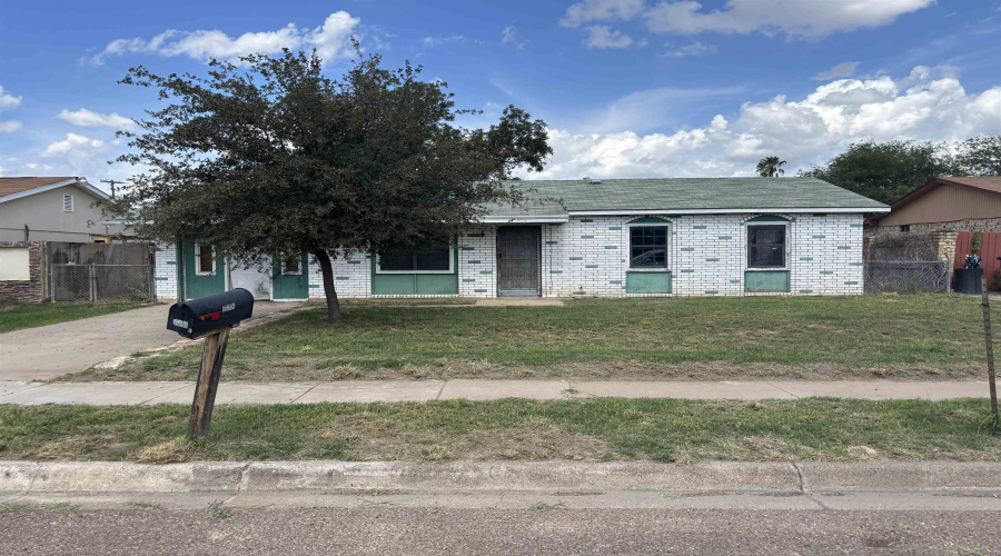 128 Franklin St, LAREDO, Texas 78041-6471, 3 Bedrooms Bedrooms, 5 Rooms Rooms,1 BathroomBathrooms,Residential,For Sale,128 Franklin St,20254731
