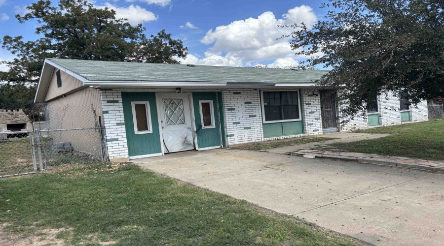 128 Franklin St, LAREDO, Texas 78041-6471, 3 Bedrooms Bedrooms, 5 Rooms Rooms,1 BathroomBathrooms,Residential,For Sale,128 Franklin St,20254731