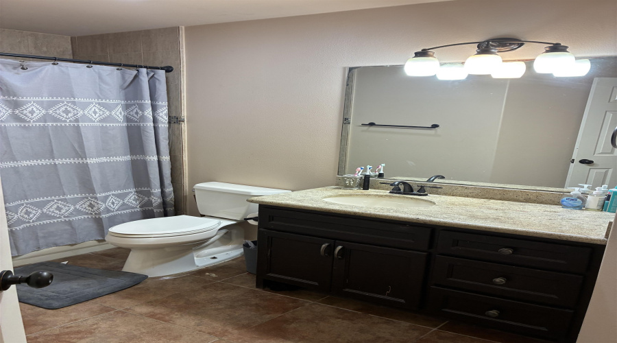 105 Queen Palm Dr., LAREDO, Texas 78045, 4 Bedrooms Bedrooms, 7 Rooms Rooms,2 BathroomsBathrooms,Residential,For Sale,105 Queen Palm Dr.,20254732