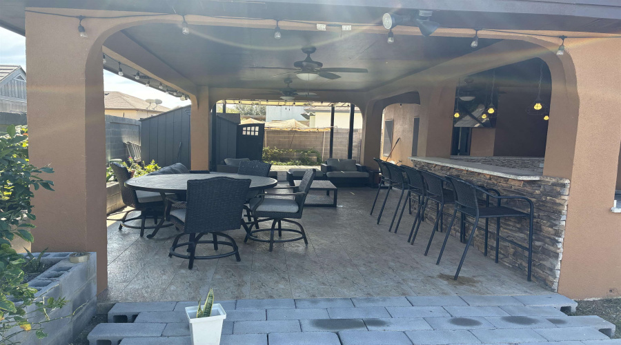 105 Queen Palm Dr., LAREDO, Texas 78045, 4 Bedrooms Bedrooms, 7 Rooms Rooms,2 BathroomsBathrooms,Residential,For Sale,105 Queen Palm Dr.,20254732