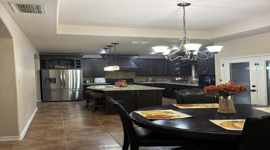 105 Queen Palm Dr., LAREDO, Texas 78045, 4 Bedrooms Bedrooms, 7 Rooms Rooms,2 BathroomsBathrooms,Residential,For Sale,105 Queen Palm Dr.,20254732