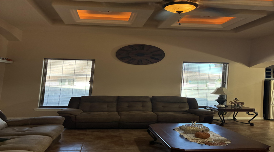 105 Queen Palm Dr., LAREDO, Texas 78045, 4 Bedrooms Bedrooms, 7 Rooms Rooms,2 BathroomsBathrooms,Residential,For Sale,105 Queen Palm Dr.,20254732