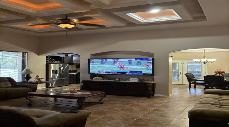 105 Queen Palm Dr., LAREDO, Texas 78045, 4 Bedrooms Bedrooms, 7 Rooms Rooms,2 BathroomsBathrooms,Residential,For Sale,105 Queen Palm Dr.,20254732