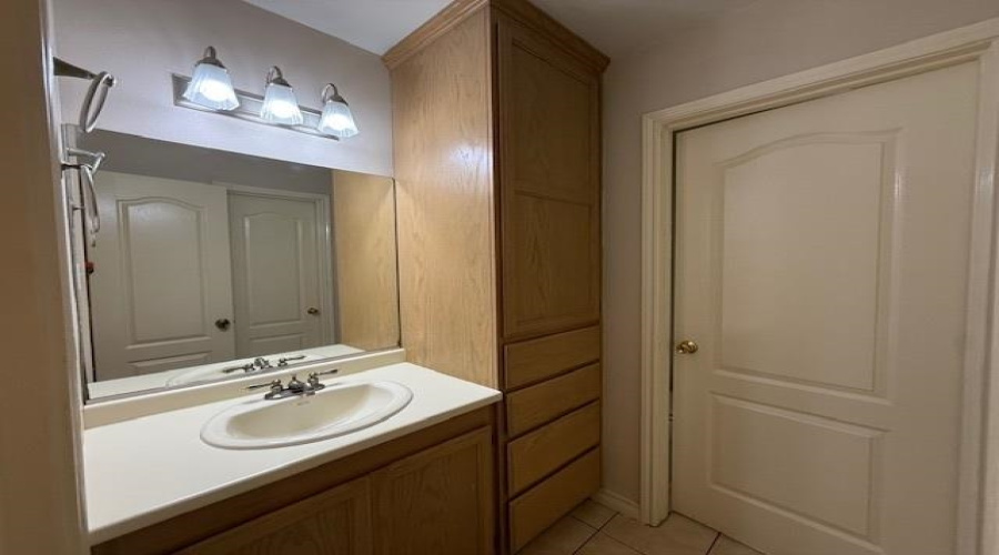 4104 Jalapa St, Laredo, Texas 78046, 3 Bedrooms Bedrooms, 8 Rooms Rooms,2 BathroomsBathrooms,Residential,For Sale,4104 Jalapa St,20254733