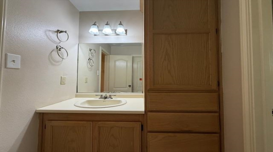 4104 Jalapa St, Laredo, Texas 78046, 3 Bedrooms Bedrooms, 8 Rooms Rooms,2 BathroomsBathrooms,Residential,For Sale,4104 Jalapa St,20254733