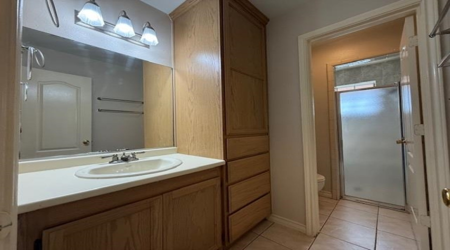 4104 Jalapa St, Laredo, Texas 78046, 3 Bedrooms Bedrooms, 8 Rooms Rooms,2 BathroomsBathrooms,Residential,For Sale,4104 Jalapa St,20254733