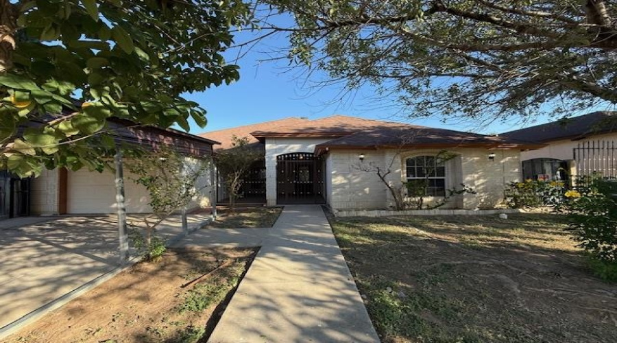 4104 Jalapa St, Laredo, Texas 78046, 3 Bedrooms Bedrooms, 8 Rooms Rooms,2 BathroomsBathrooms,Residential,For Sale,4104 Jalapa St,20254733