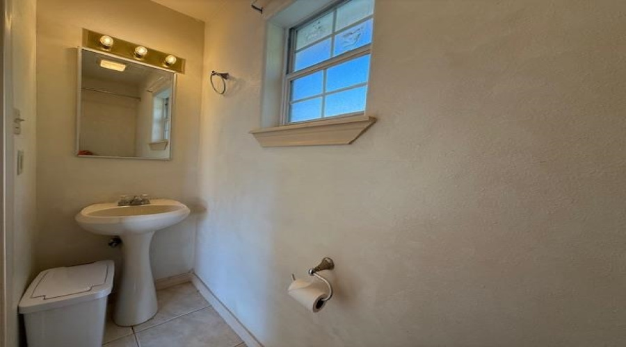 4104 Jalapa St, Laredo, Texas 78046, 3 Bedrooms Bedrooms, 8 Rooms Rooms,2 BathroomsBathrooms,Residential,For Sale,4104 Jalapa St,20254733