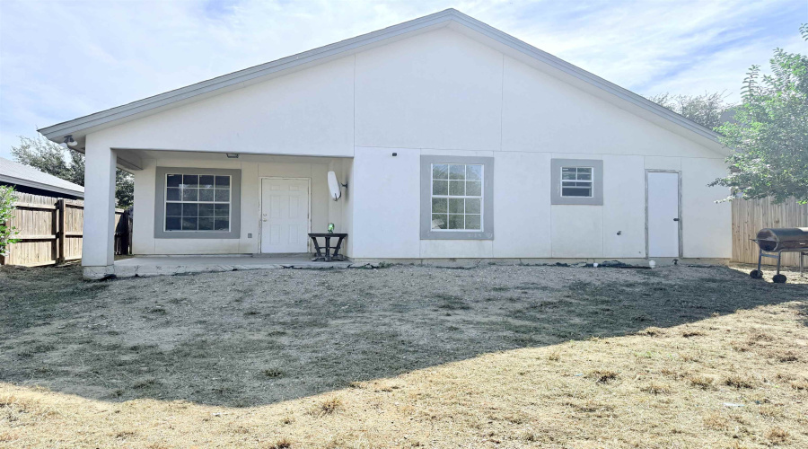 5522 Conroe St, Laredo, Texas 78046, 3 Bedrooms Bedrooms, 4 Rooms Rooms,2 BathroomsBathrooms,Residential,For Sale,5522 Conroe St,20254734