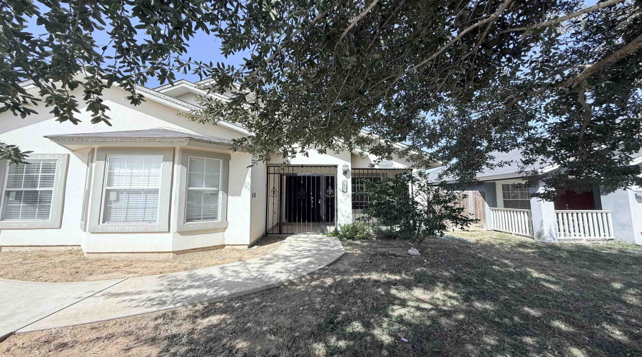 5522 Conroe St, Laredo, Texas 78046, 3 Bedrooms Bedrooms, 4 Rooms Rooms,2 BathroomsBathrooms,Residential,For Sale,5522 Conroe St,20254734