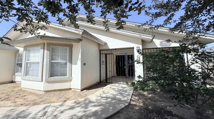 5522 Conroe St, Laredo, Texas 78046, 3 Bedrooms Bedrooms, 4 Rooms Rooms,2 BathroomsBathrooms,Residential,For Sale,5522 Conroe St,20254734