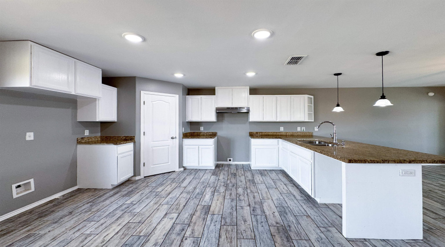 3520 Domingo Saenz Rd., Laredo, Texas 78046, 4 Bedrooms Bedrooms, 7 Rooms Rooms,2 BathroomsBathrooms,Residential,For Sale,3520 Domingo Saenz Rd.,20254740