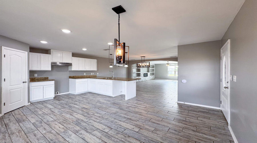 3520 Domingo Saenz Rd., Laredo, Texas 78046, 4 Bedrooms Bedrooms, 7 Rooms Rooms,2 BathroomsBathrooms,Residential,For Sale,3520 Domingo Saenz Rd.,20254740