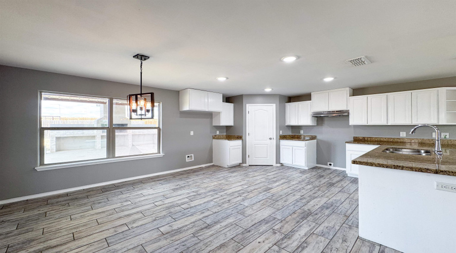 3520 Domingo Saenz Rd., Laredo, Texas 78046, 4 Bedrooms Bedrooms, 7 Rooms Rooms,2 BathroomsBathrooms,Residential,For Sale,3520 Domingo Saenz Rd.,20254740