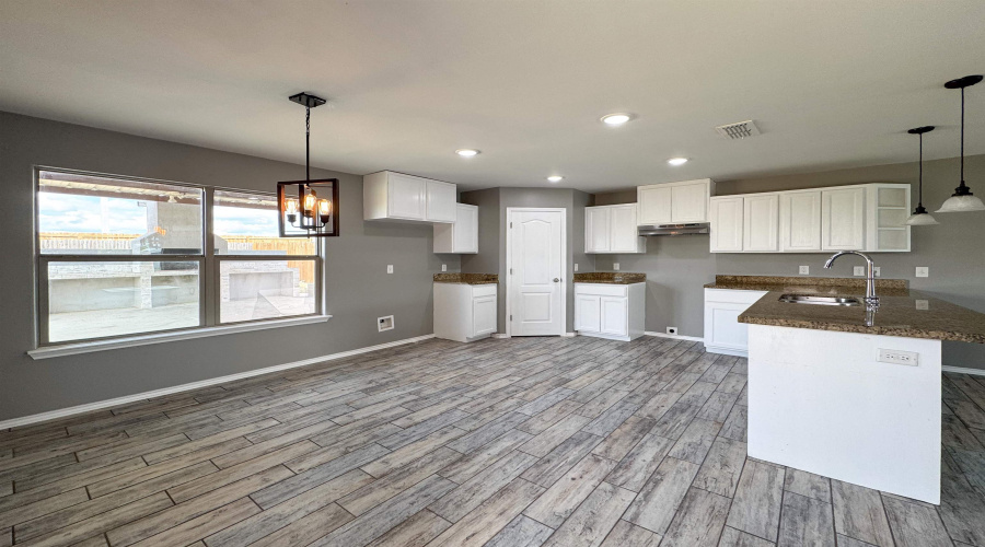 3520 Domingo Saenz Rd., Laredo, Texas 78046, 4 Bedrooms Bedrooms, 7 Rooms Rooms,2 BathroomsBathrooms,Residential,For Sale,3520 Domingo Saenz Rd.,20254740