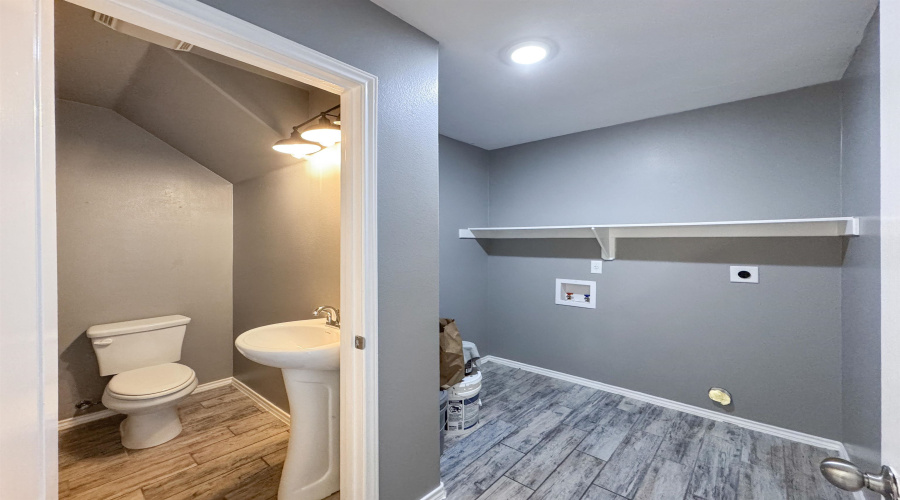 3520 Domingo Saenz Rd., Laredo, Texas 78046, 4 Bedrooms Bedrooms, 7 Rooms Rooms,2 BathroomsBathrooms,Residential,For Sale,3520 Domingo Saenz Rd.,20254740