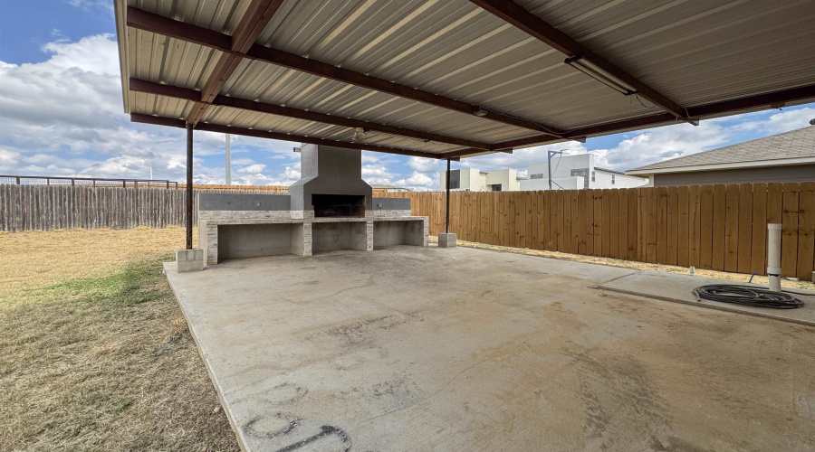 3520 Domingo Saenz Rd., Laredo, Texas 78046, 4 Bedrooms Bedrooms, 7 Rooms Rooms,2 BathroomsBathrooms,Residential,For Sale,3520 Domingo Saenz Rd.,20254740