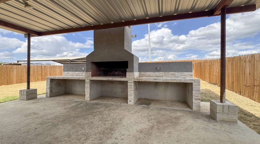 3520 Domingo Saenz Rd., Laredo, Texas 78046, 4 Bedrooms Bedrooms, 7 Rooms Rooms,2 BathroomsBathrooms,Residential,For Sale,3520 Domingo Saenz Rd.,20254740