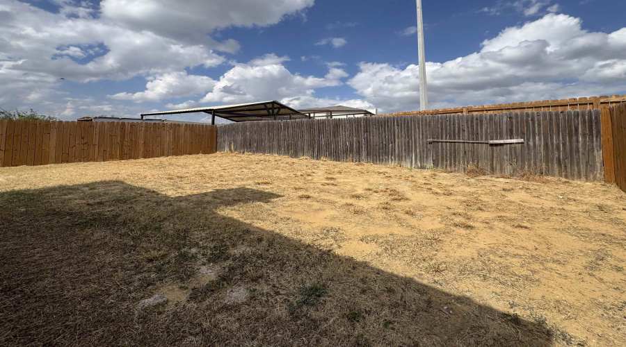 3520 Domingo Saenz Rd., Laredo, Texas 78046, 4 Bedrooms Bedrooms, 7 Rooms Rooms,2 BathroomsBathrooms,Residential,For Sale,3520 Domingo Saenz Rd.,20254740