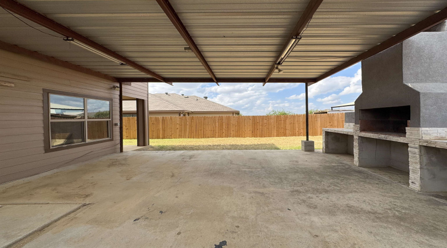 3520 Domingo Saenz Rd., Laredo, Texas 78046, 4 Bedrooms Bedrooms, 7 Rooms Rooms,2 BathroomsBathrooms,Residential,For Sale,3520 Domingo Saenz Rd.,20254740