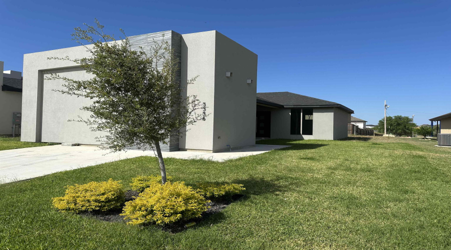 5536 Marble Falls St, Laredo, Texas 78046, 3 Bedrooms Bedrooms, 6 Rooms Rooms,2 BathroomsBathrooms,Residential,For Sale,5536 Marble Falls St,20254742