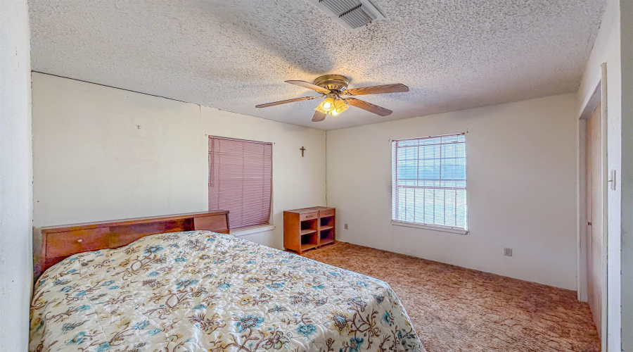 587 Garza Jones Ln., LAREDO, Texas 78045, 4 Bedrooms Bedrooms, 8 Rooms Rooms,3 BathroomsBathrooms,Residential,For Sale,587 Garza Jones Ln.,20254744