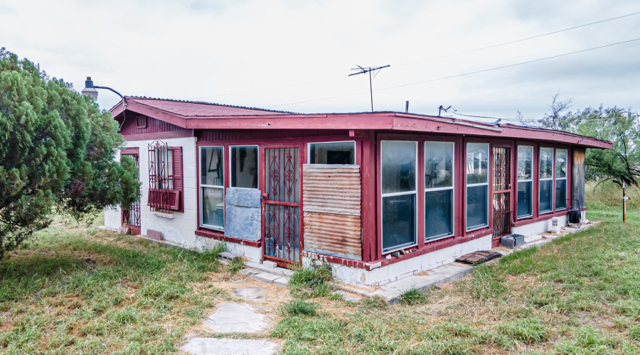 587 Garza Jones Ln., LAREDO, Texas 78045, 4 Bedrooms Bedrooms, 8 Rooms Rooms,3 BathroomsBathrooms,Residential,For Sale,587 Garza Jones Ln.,20254744