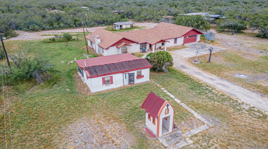 587 Garza Jones Ln., LAREDO, Texas 78045, 4 Bedrooms Bedrooms, 8 Rooms Rooms,3 BathroomsBathrooms,Residential,For Sale,587 Garza Jones Ln.,20254744