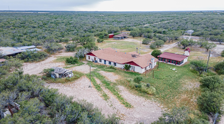 587 Garza Jones Ln., LAREDO, Texas 78045, 4 Bedrooms Bedrooms, 8 Rooms Rooms,3 BathroomsBathrooms,Residential,For Sale,587 Garza Jones Ln.,20254744