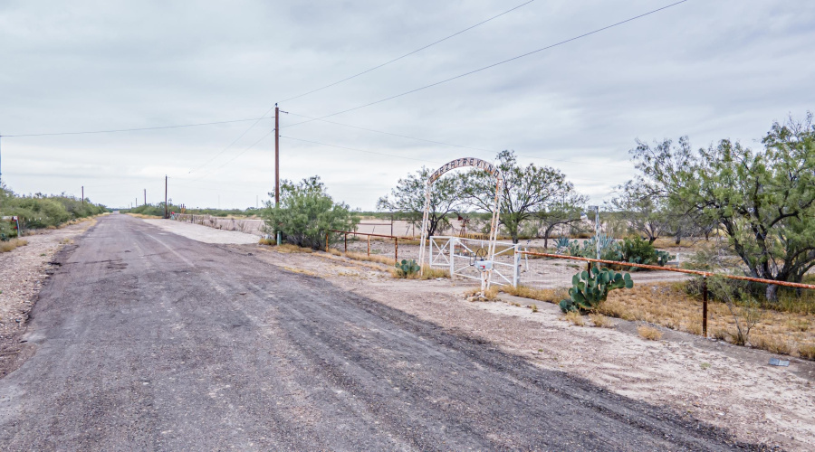 587 Garza Jones Ln., LAREDO, Texas 78045, 4 Bedrooms Bedrooms, 8 Rooms Rooms,3 BathroomsBathrooms,Residential,For Sale,587 Garza Jones Ln.,20254744