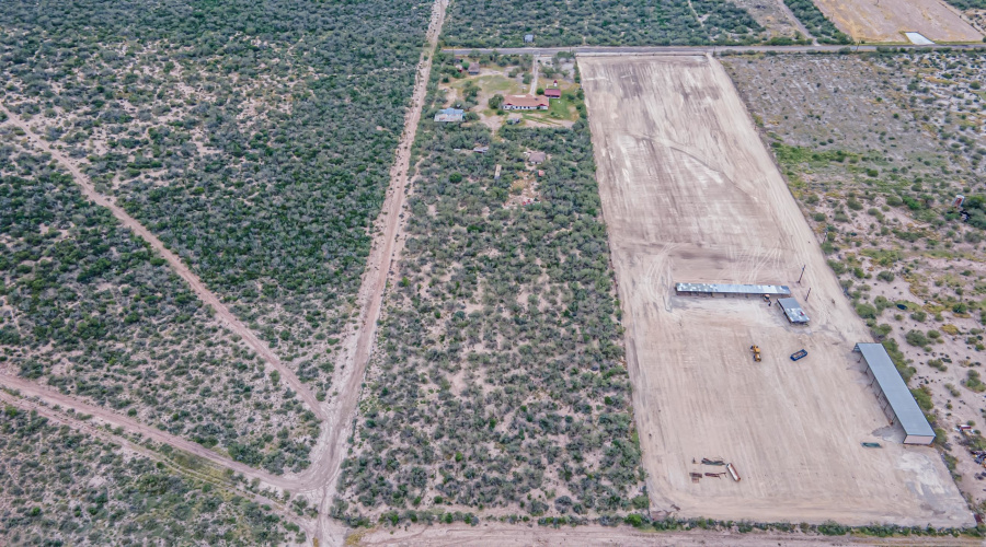 587 Garza Jones Ln., LAREDO, Texas 78045, 4 Bedrooms Bedrooms, 8 Rooms Rooms,3 BathroomsBathrooms,Residential,For Sale,587 Garza Jones Ln.,20254744