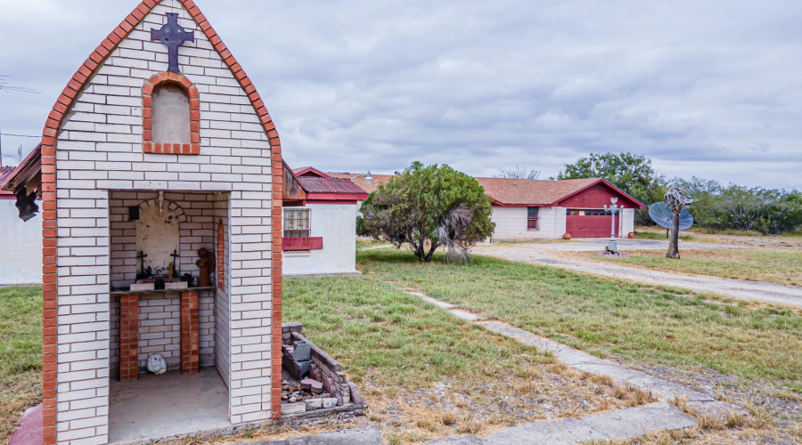 587 Garza Jones Ln., LAREDO, Texas 78045, 4 Bedrooms Bedrooms, 8 Rooms Rooms,3 BathroomsBathrooms,Residential,For Sale,587 Garza Jones Ln.,20254744