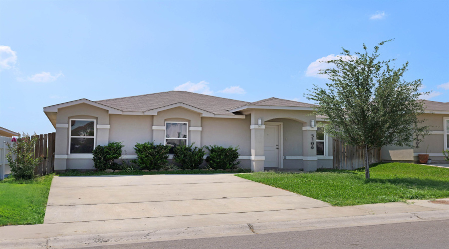 5108 Anacahuita Dr, Laredo, Texas 78046, 4 Bedrooms Bedrooms, 6 Rooms Rooms,2 BathroomsBathrooms,Residential,For Sale,5108 Anacahuita Dr,20251831