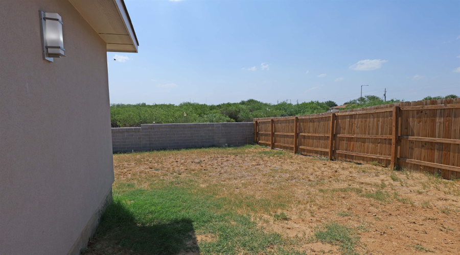 5108 Anacahuita Dr, Laredo, Texas 78046, 4 Bedrooms Bedrooms, 6 Rooms Rooms,2 BathroomsBathrooms,Residential,For Sale,5108 Anacahuita Dr,20251831