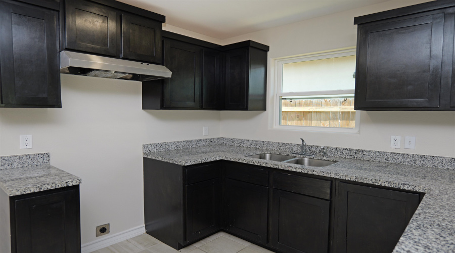 5108 Anacahuita Dr, Laredo, Texas 78046, 4 Bedrooms Bedrooms, 6 Rooms Rooms,2 BathroomsBathrooms,Residential,For Sale,5108 Anacahuita Dr,20251831