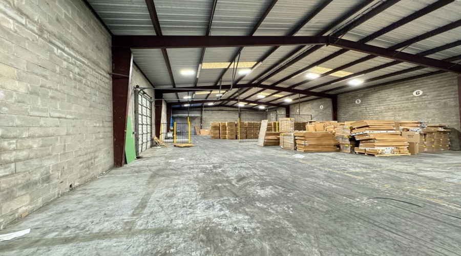 8660 San Lorenzo Dr, Laredo, Texas 78045, 1 Bedroom Bedrooms, 1 Room Rooms,3 BathroomsBathrooms,Commercial/industrial,For Rent,8660 San Lorenzo Dr,20254752