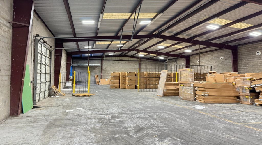 8660 San Lorenzo Dr, Laredo, Texas 78045, 1 Bedroom Bedrooms, 1 Room Rooms,3 BathroomsBathrooms,Commercial/industrial,For Rent,8660 San Lorenzo Dr,20254752