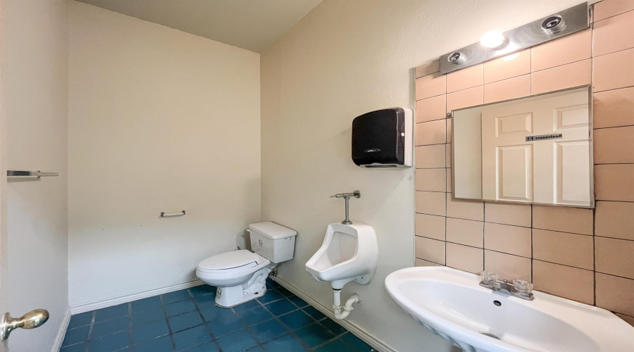 716 Pellegrino Ct, Laredo, Texas 78045, ,1 BathroomBathrooms,Commercial retail/office,For Rent,716 Pellegrino Ct,20250922