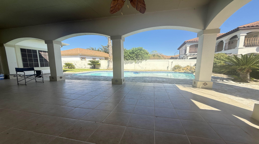 126 Watson Lake Dr, Laredo, Texas 78041, 4 Bedrooms Bedrooms, 7 Rooms Rooms,3 BathroomsBathrooms,Residential,For Sale,126 Watson Lake Dr,20254746