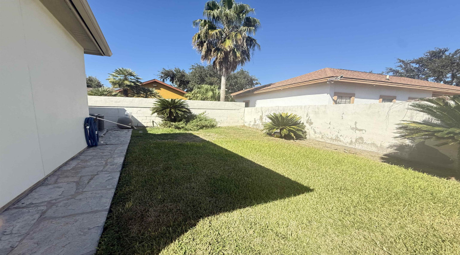 126 Watson Lake Dr, Laredo, Texas 78041, 4 Bedrooms Bedrooms, 7 Rooms Rooms,3 BathroomsBathrooms,Residential,For Sale,126 Watson Lake Dr,20254746