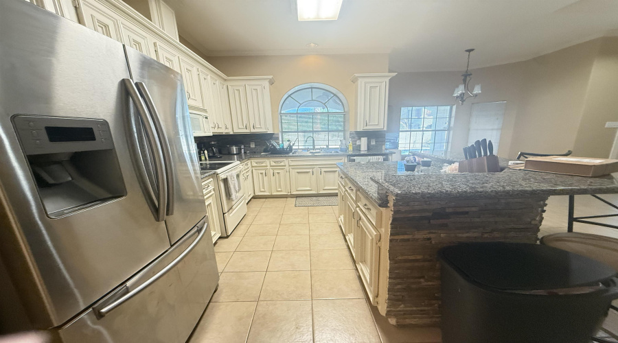 126 Watson Lake Dr, Laredo, Texas 78041, 4 Bedrooms Bedrooms, 7 Rooms Rooms,3 BathroomsBathrooms,Residential,For Sale,126 Watson Lake Dr,20254746