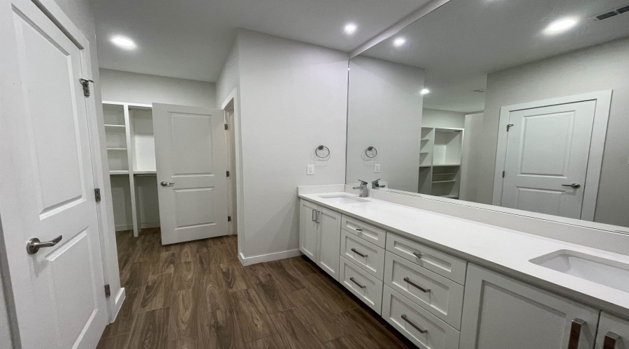 3824 Bella St., LAREDO, Texas 78046, 3 Bedrooms Bedrooms, 7 Rooms Rooms,2 BathroomsBathrooms,Residential,For Sale,3824 Bella St.,20254748